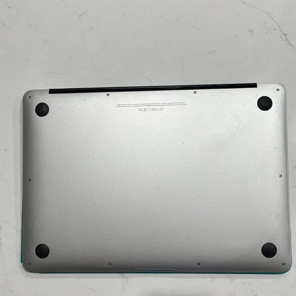 MacBook Air - Picture 2 of 6